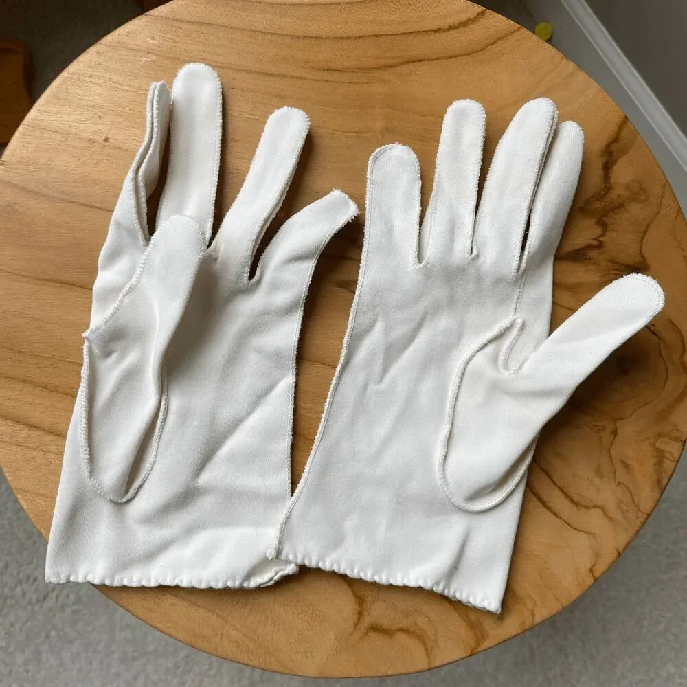 Vintage 1960s White Cotton Gloves with White Embroidered Flower Details Wrist Le